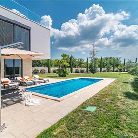 4 bedroom villa with pool near Pula, sleeps 8